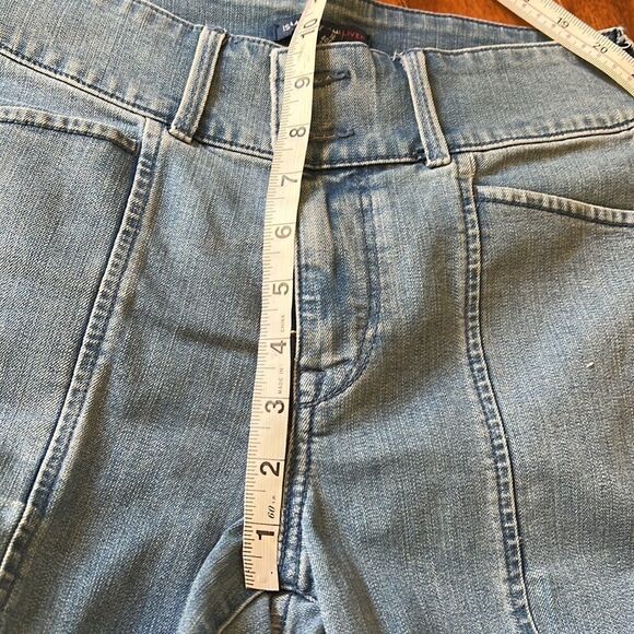 Issac Mizrahi Lives Light Blue Washed Denim Jeans - Picture 6 of 8